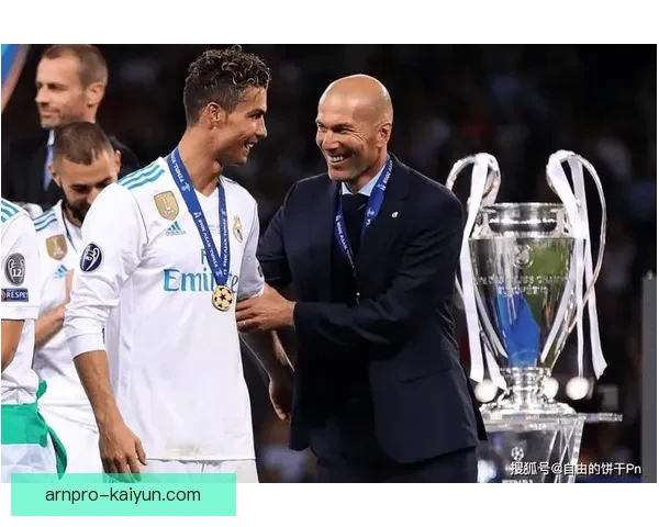 齐达内比赛智慧解析：战术运用与团队协作展现出色领导力