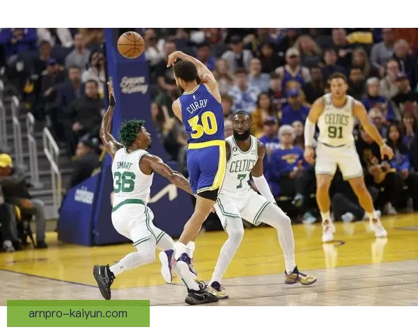 格里马尔多左路飞翼表现稳健，攻防两端持续提升